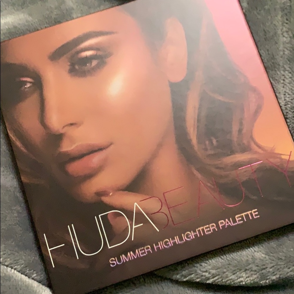 Huda Beauty Summer Solstice palette